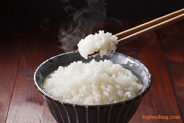 1 chén cơm bao nhiêu calo? Mỗi ngày ăn bao nhiêu chén là tốt?